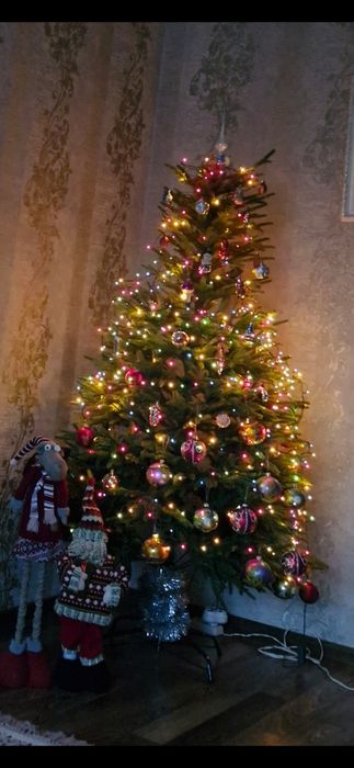 Продам гирлянды на ёлку. 700 тг .