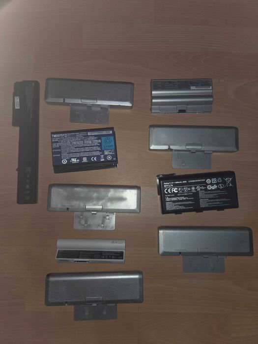 lot 10 baterii laptop - 55 de lei toate  -