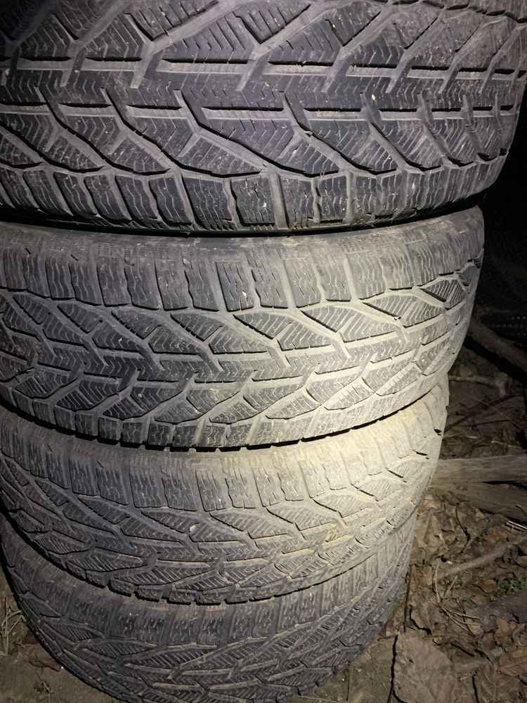 Зимни гуми за джип 215/65 R16