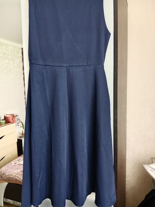 Школьное платье  размер 42 и фартук