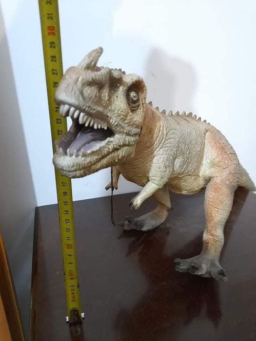 Голяма гумена играчка динозавър