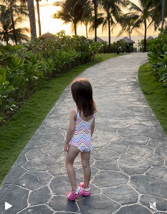 Кроксы 25 размер вьетнамские для девочки. Шлепки, тапочки, сабо