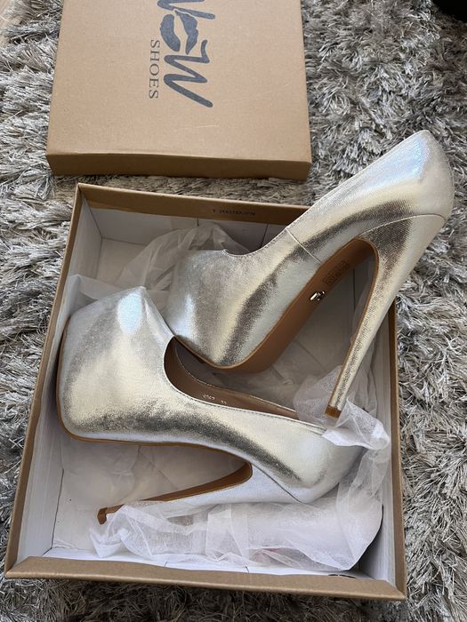 Дамски обувки на висок ток