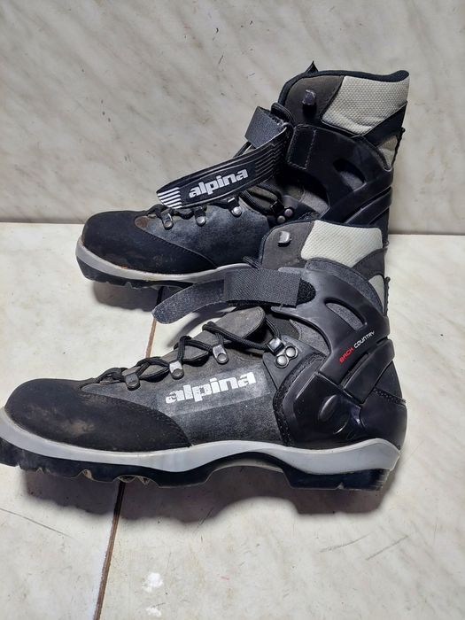 Clapari ghete 43 ski schi fond  Alpina  marimea 44 NNN   .