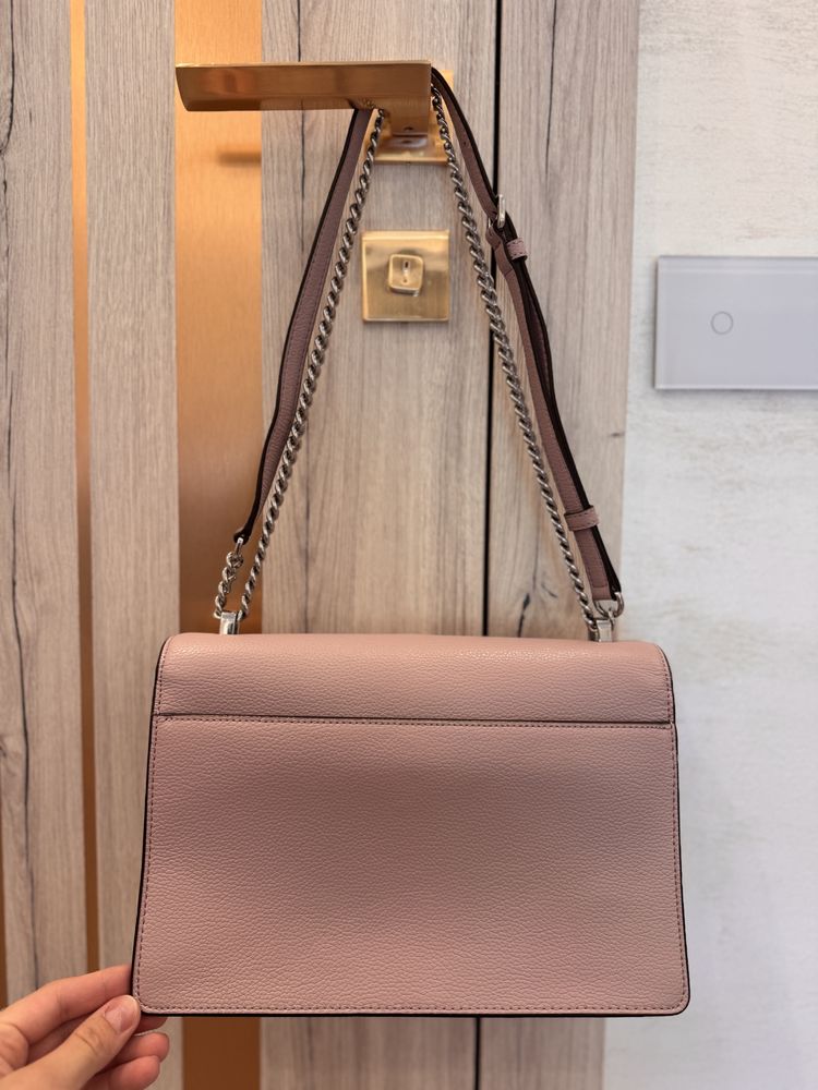 Чанта DKNY в перфектно състояние.