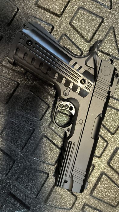 Pistol airsoft cu bile de 6mm