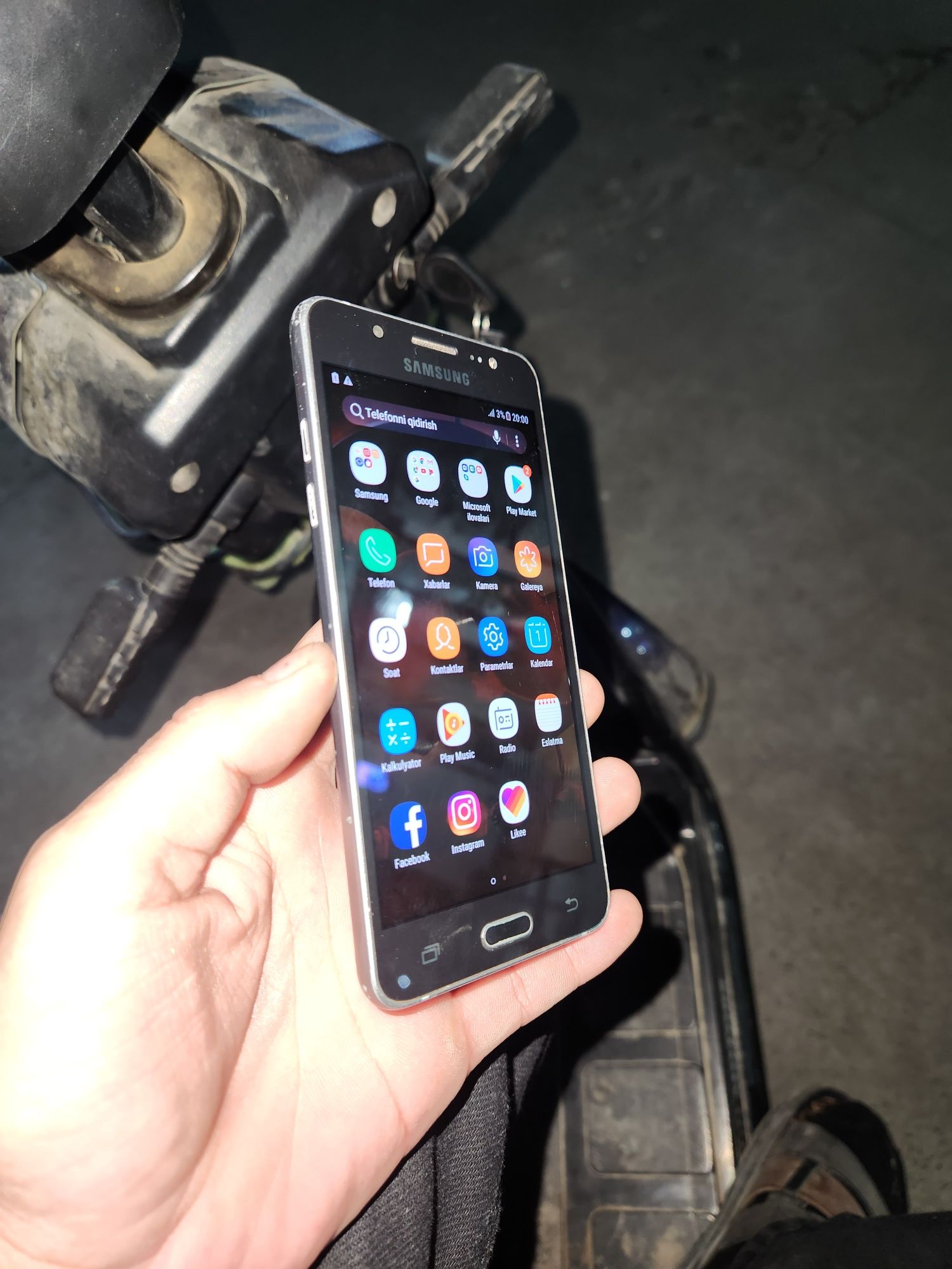 Samsung aronchi madellar vidyo korip aloqada gaplashgani zor 280mindan