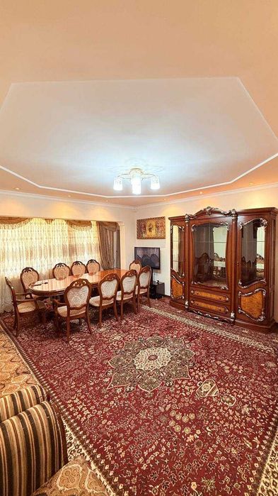Срочно продаётся квартира в центре Ц  13 Лабзак 3х Комнатный