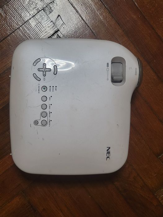 Vând videoproiectoare