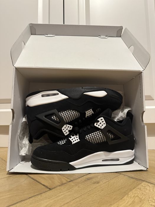 Air Jordan 4 White Thunder