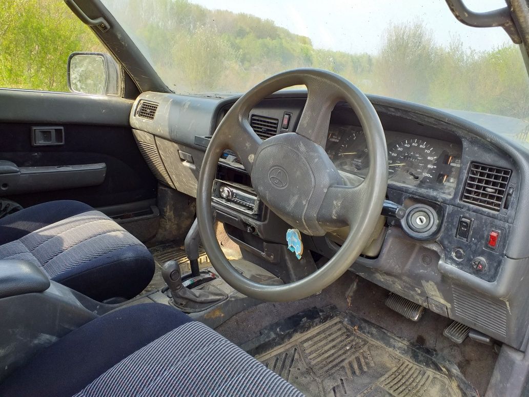 Vând toiota 4 runner sa hilux