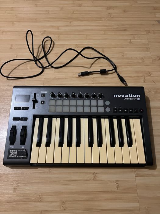 Novation Launchkey 25 MIDI keyboard