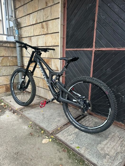 Продавам Santa Cruz v10 2019