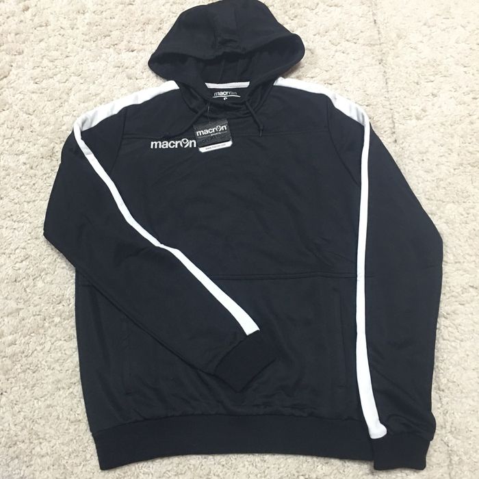 Makron brendidan xudi