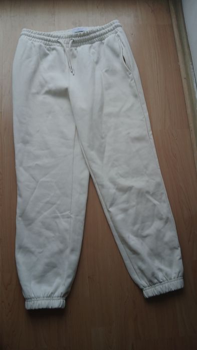 Pantaloni noi de la primark