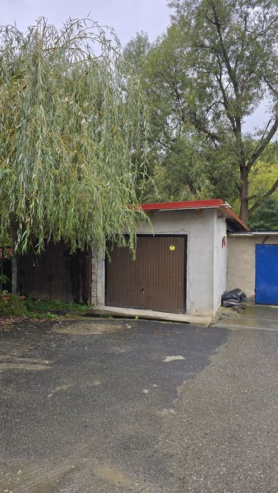 Vand garaj Orasul Uricani