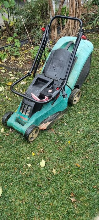 Masina de tuns gazon BOSCH