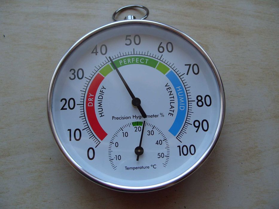 Висококачествен измервател на влажност и температура