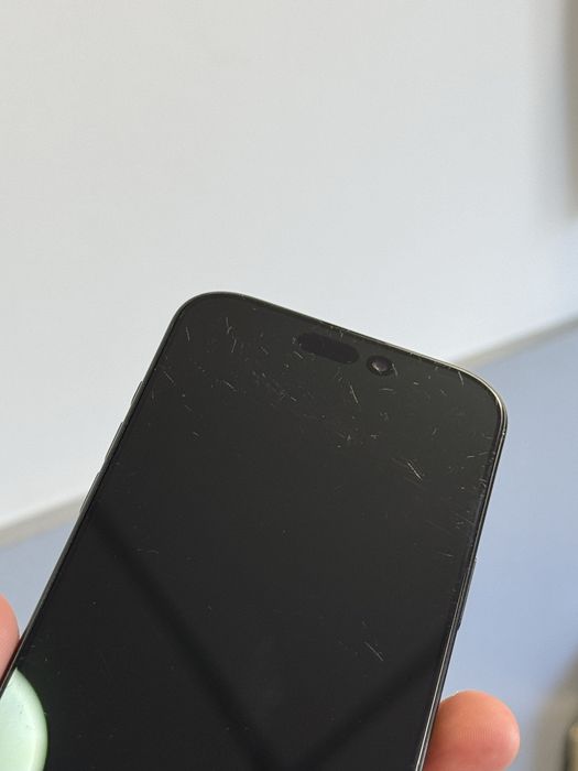 Продавам iPhone 16 PRO 98 цикъла