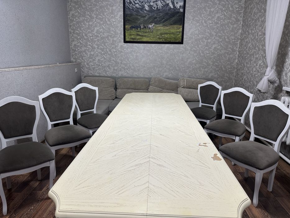 Продается стол и стулья