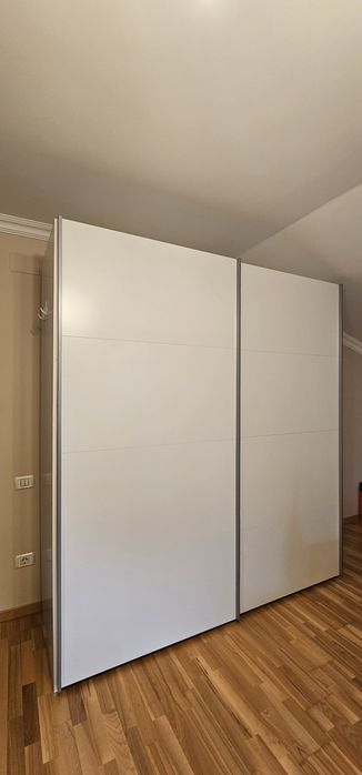 Dulap Ragberg alb (Jysk) cu usi glisante