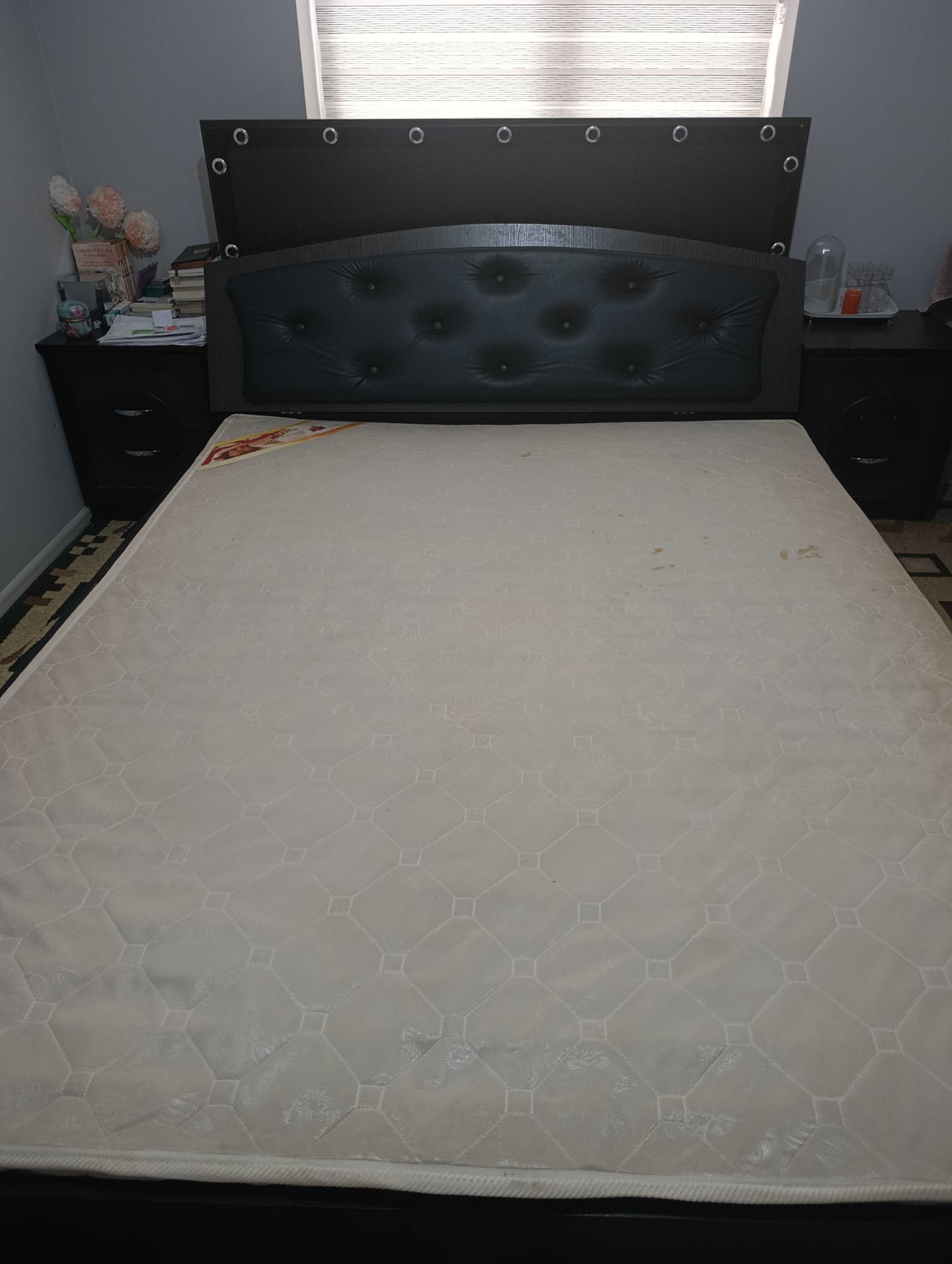 160x220 yotoq divani tumbalari bilan sotiladi. Ishlatilgan turk mebeli