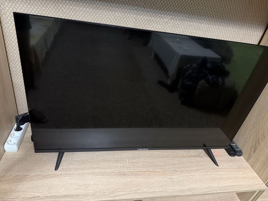Телевизор crown 43 инча