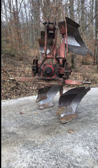 Plug pentru diferite Tractoare