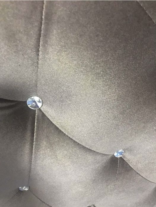 Pat elegant matrimonial și spațiu depozitare de la Lems