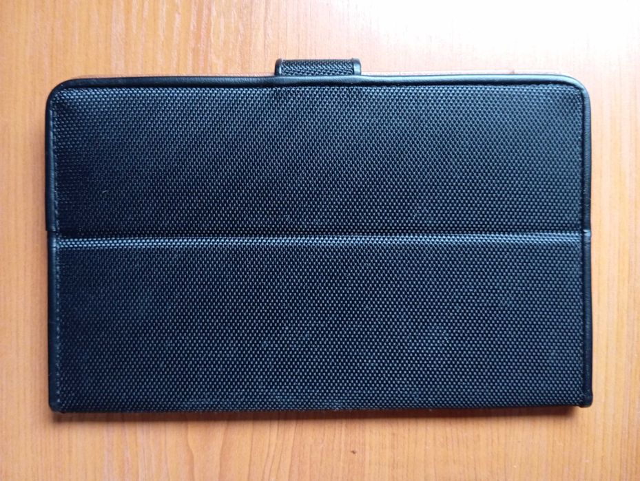 нов неизползван калъф и стойка за таблет