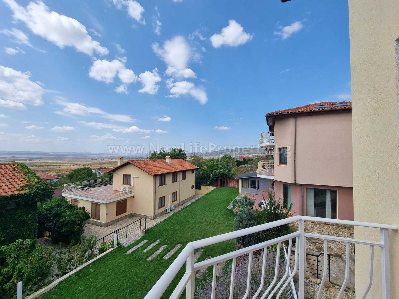 Продава се Къща в с. Кошарица, Област Бургас - 250 кв.м за 1176 €/кв.м - Снимка #16