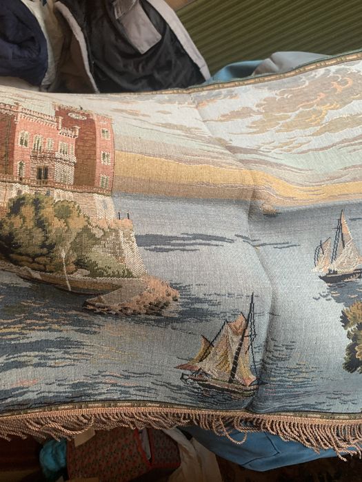 Ретро изделия от плат и кожа от Социализма