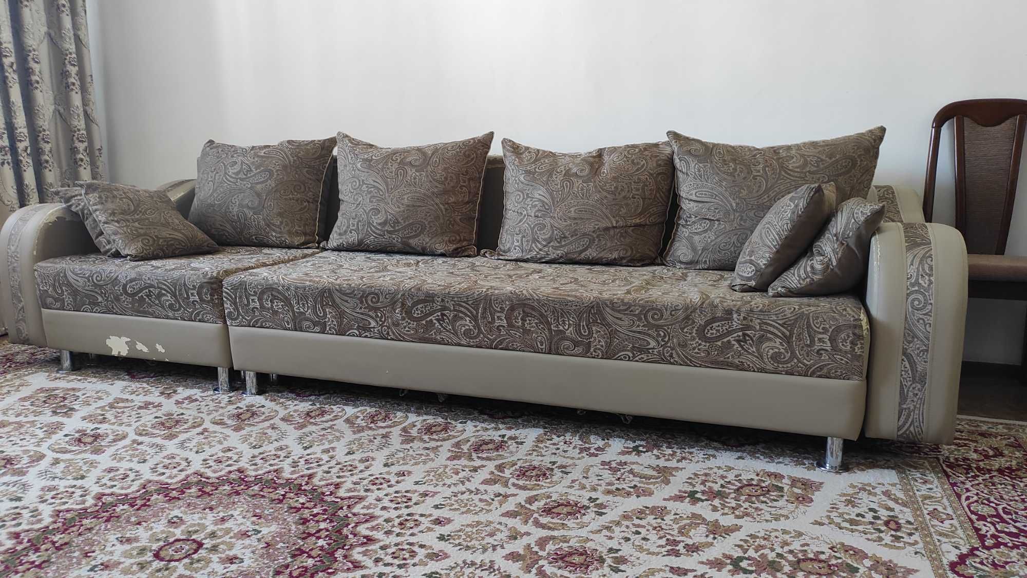 Продам диван раскладной с подушками в хорошем состоянии