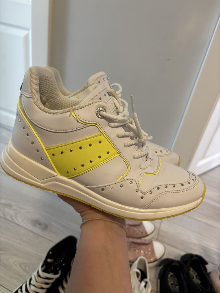 Обувки Guess, Zara, Mohito, Bata