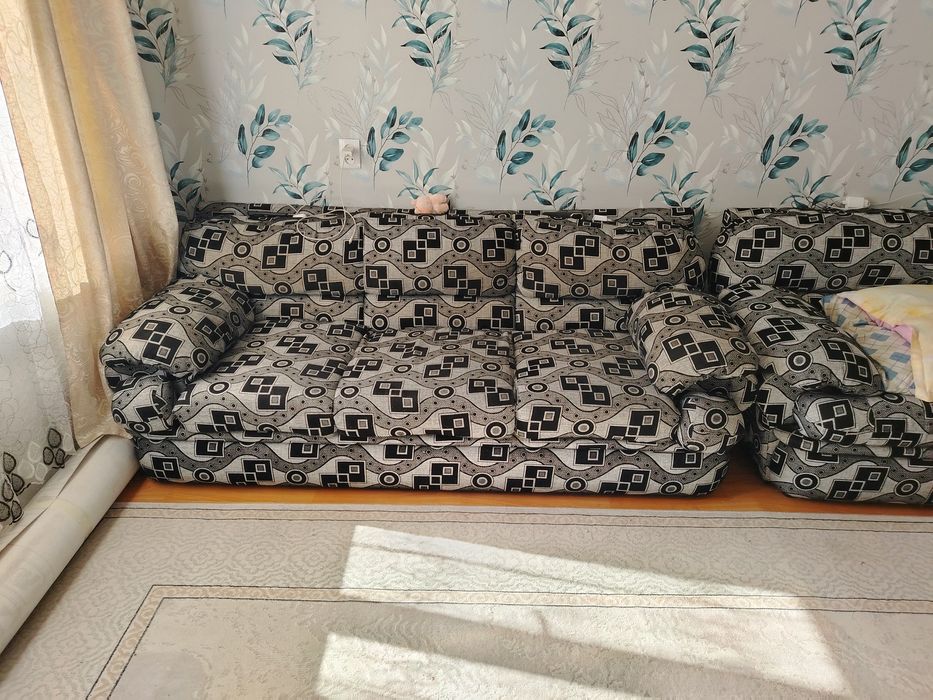 Продам диван с двумя креслами за 45000