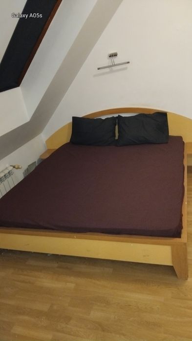 Спалня без забележки с матрак