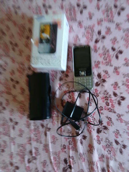 Продам телефон самсунг