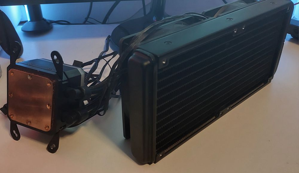 Vand Racitor Pc Enermax RGB Lichid