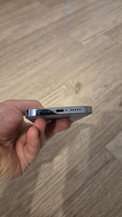 Iphone 13 pro Sierra Blue
Nu are urme de folosire.
Tinut in husa