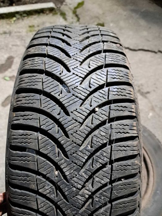 Vând 3 anvelope 195 65 15 iarnă cu genți