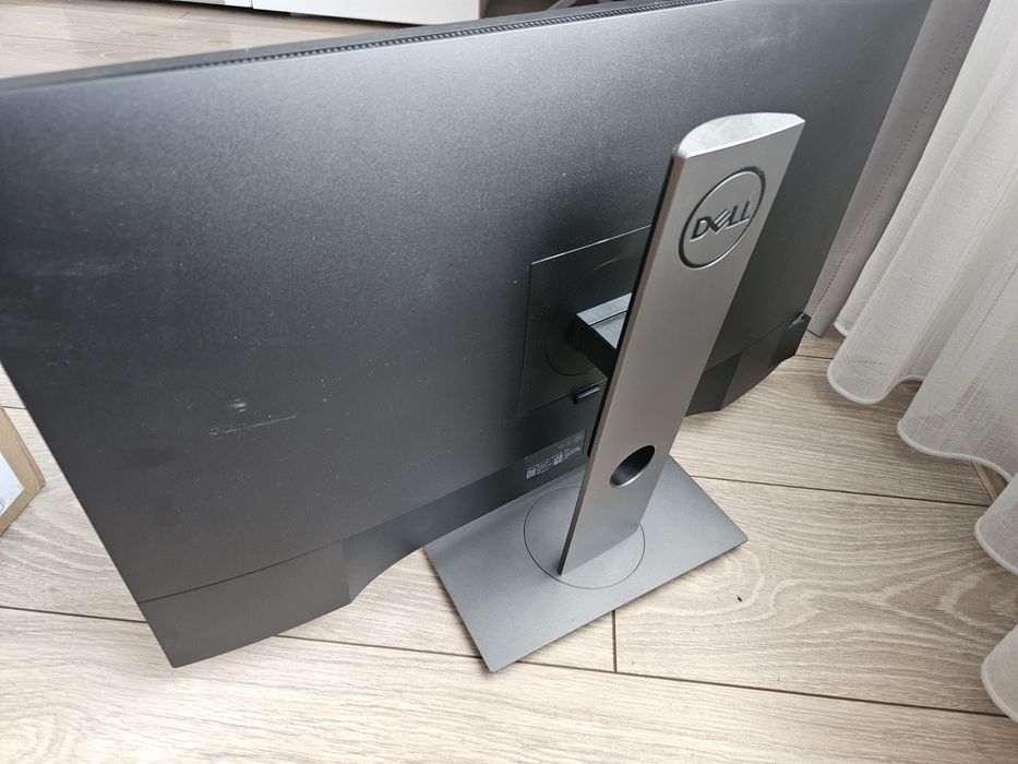 Монитор Dell P2720D
