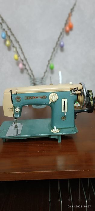 Продается ручная швейная машинка