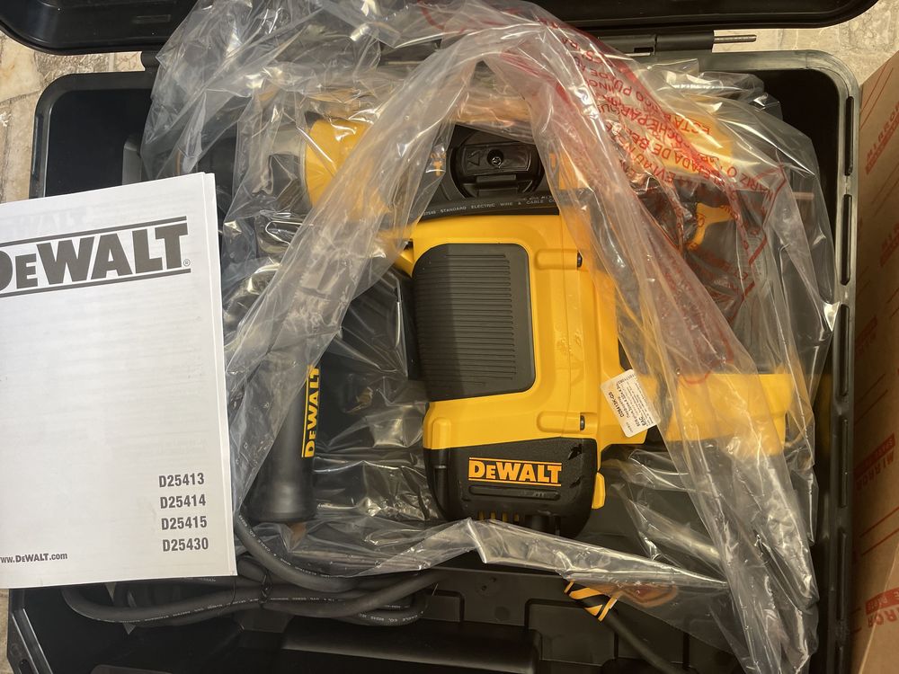 Перфоратор DeWALT D25413