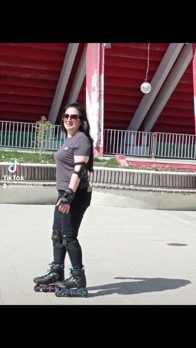 Роликовые коньки