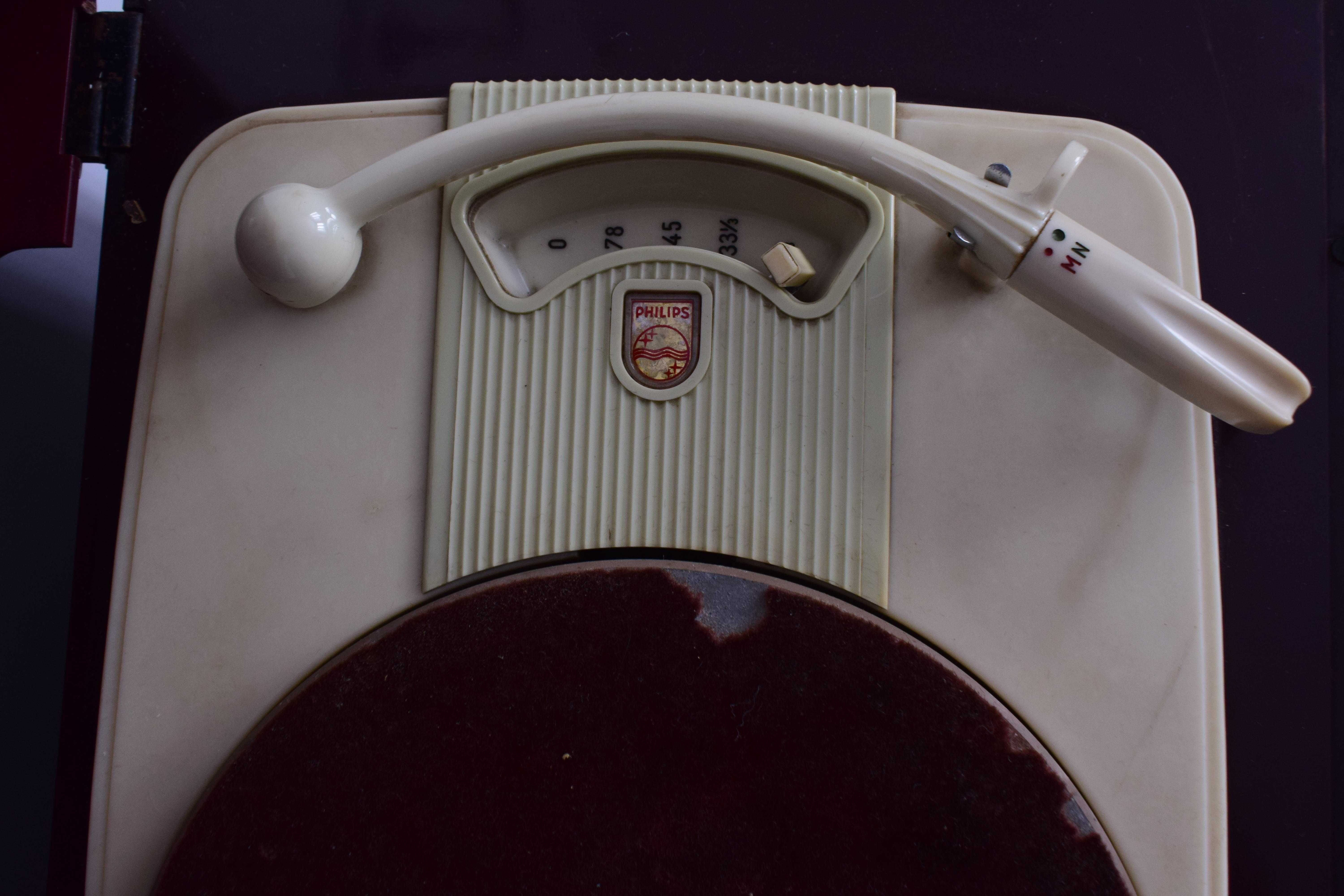 Грамофон Philips H3F74A