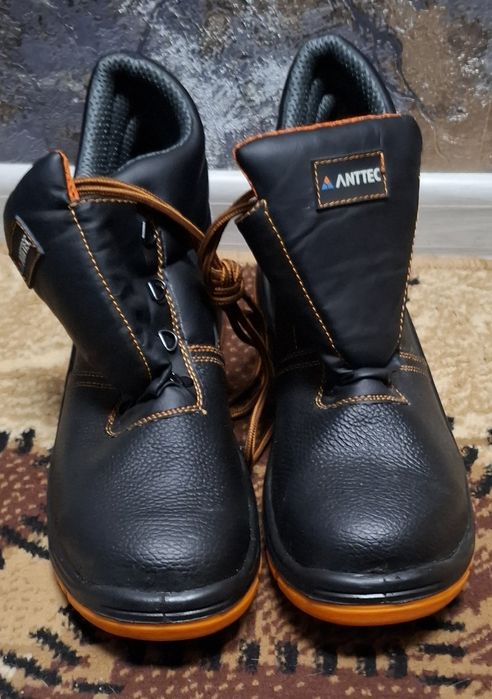 Продам спец обувь р.46