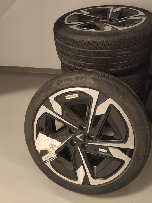 Vind roți complet 275/40 R21