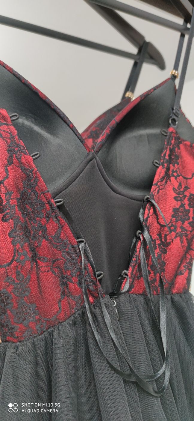 Rochie de ocazie cu corset și bretele ajustabile