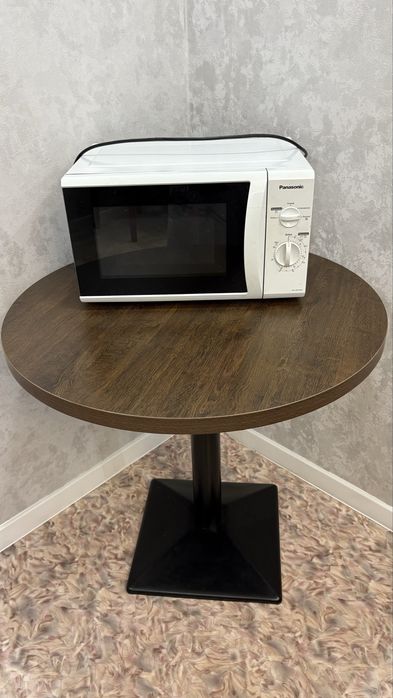 Продаю обеденный стол