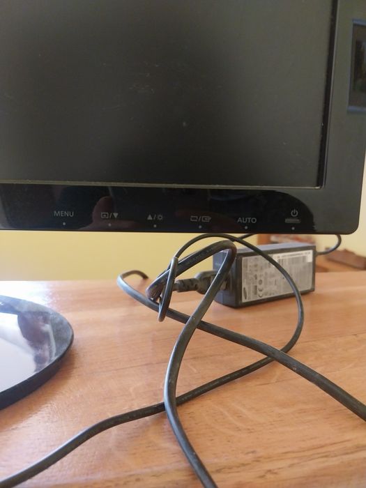 Vând monitor de calculator